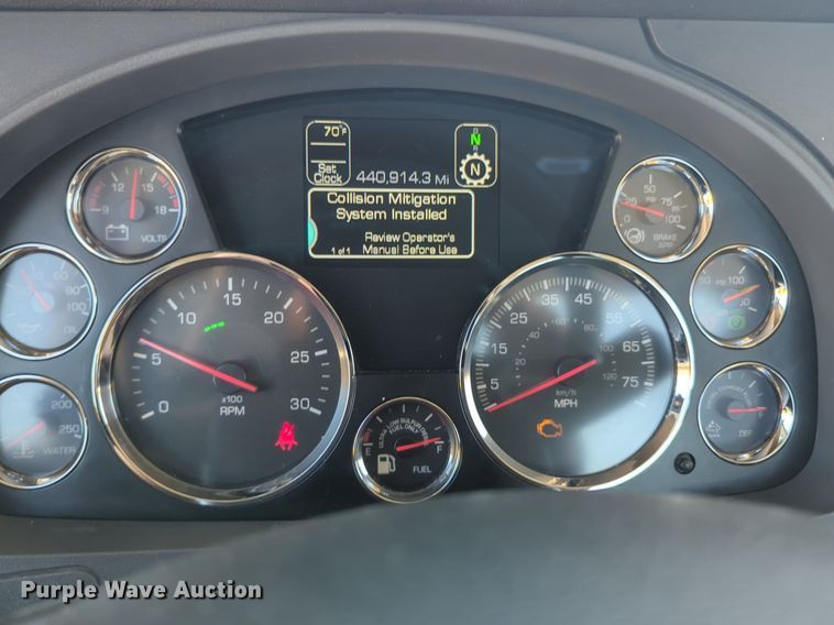 image for item NG9424 2020 Kenworth T680 semi truck