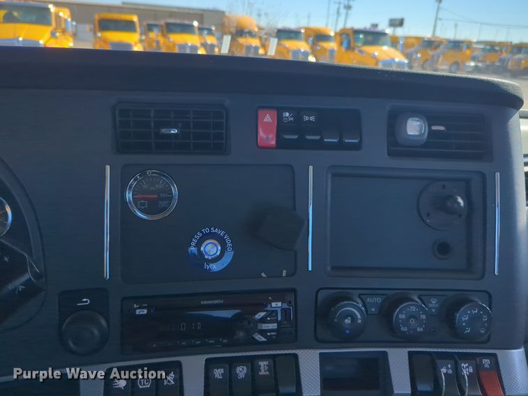 image for item NG9424 2020 Kenworth T680 semi truck