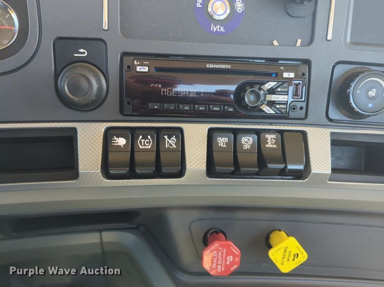 image for item NG9424 2020 Kenworth T680 semi truck