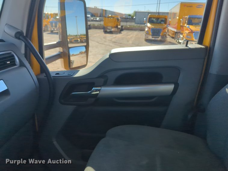 image for item NG9424 2020 Kenworth T680 semi truck