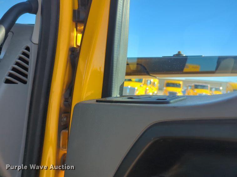 image for item NG9424 2020 Kenworth T680 semi truck