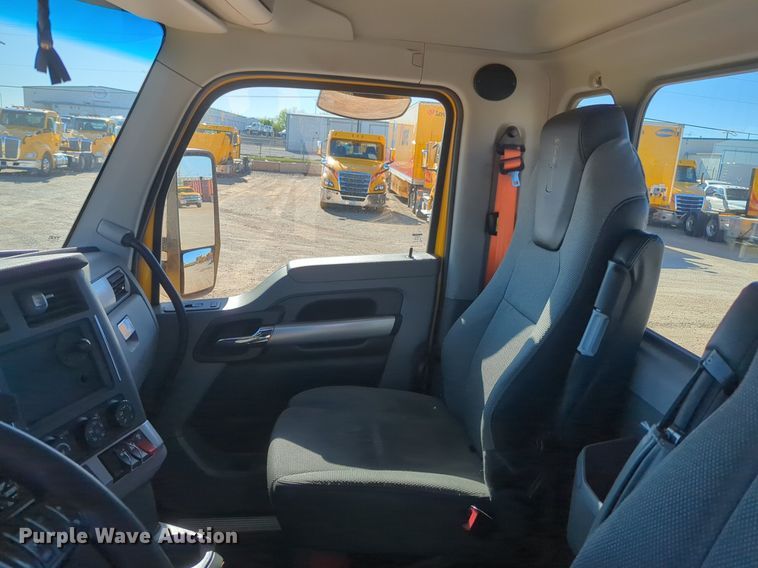 image for item NG9424 2020 Kenworth T680 semi truck