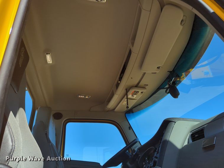 image for item NG9424 2020 Kenworth T680 semi truck