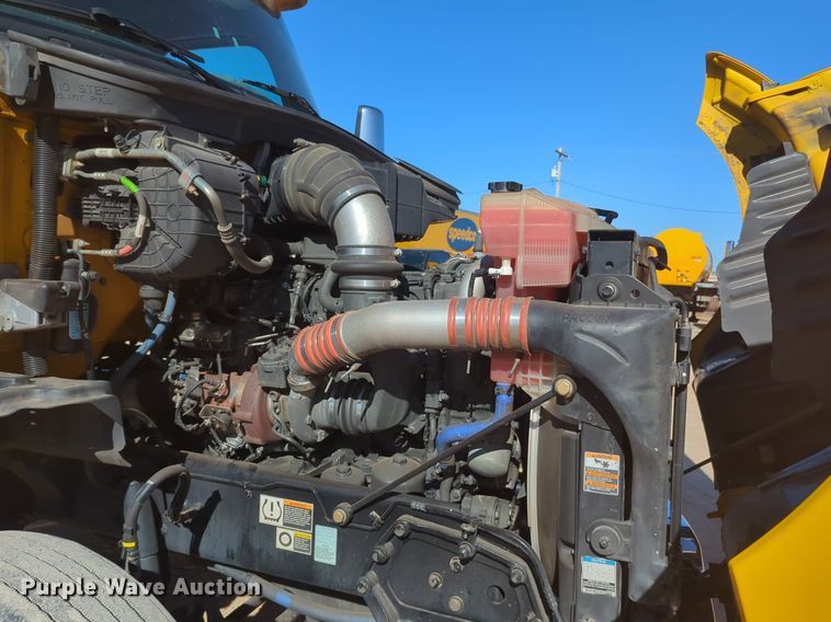 image for item NG9424 2020 Kenworth T680 semi truck