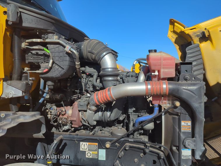 image for item NG9424 2020 Kenworth T680 semi truck