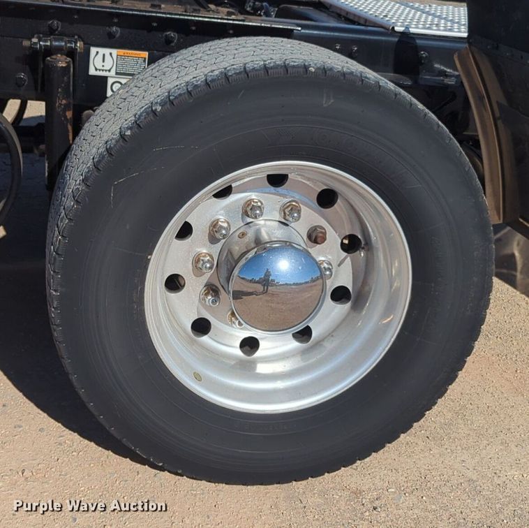 image for item NG9424 2020 Kenworth T680 semi truck