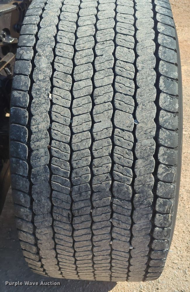 image for item NG9424 2020 Kenworth T680 semi truck