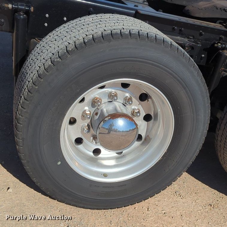 image for item NG9424 2020 Kenworth T680 semi truck