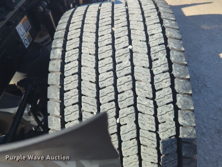 image for item NG9424 2020 Kenworth T680 semi truck