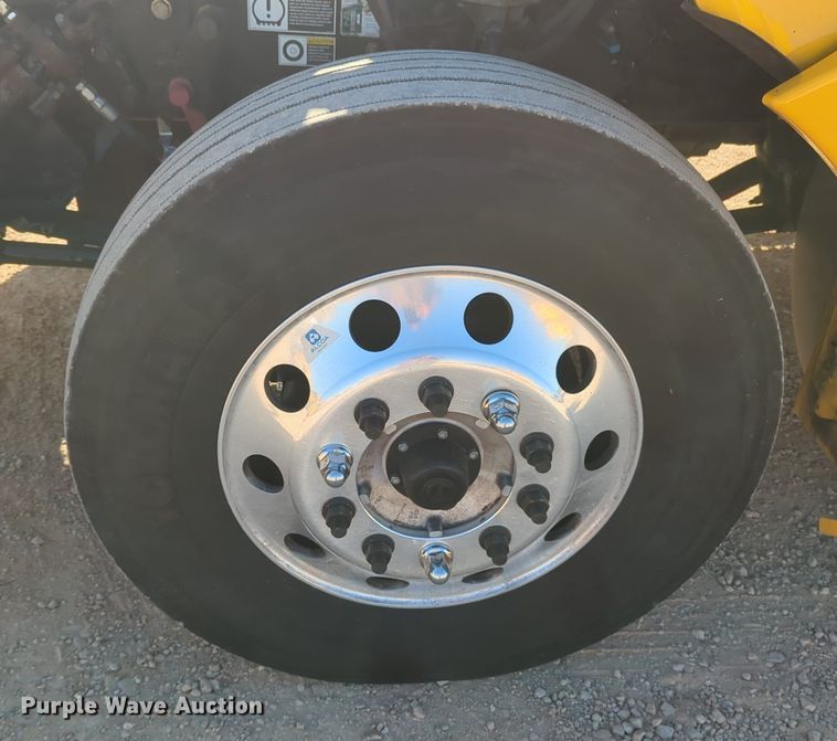 image for item NG9424 2020 Kenworth T680 semi truck