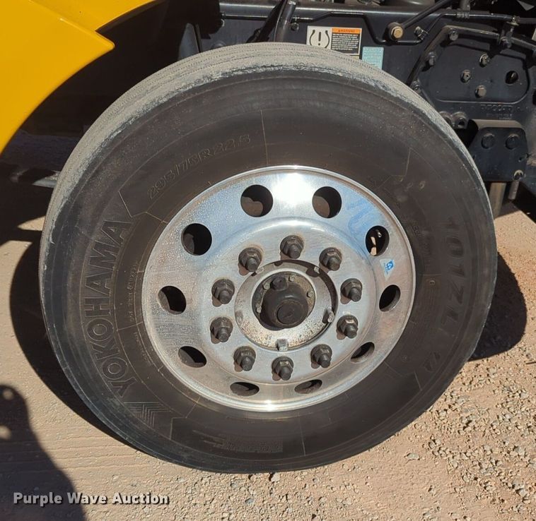 image for item NG9424 2020 Kenworth T680 semi truck