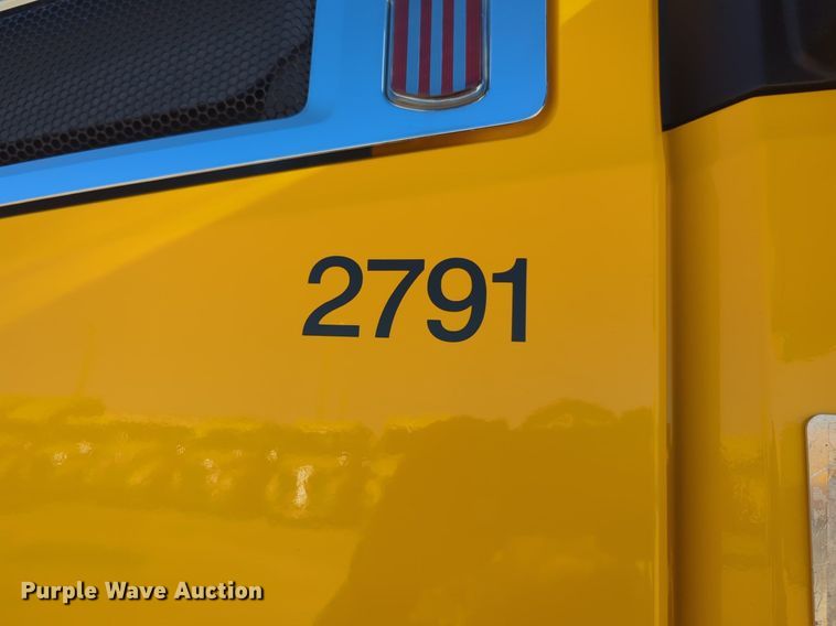 image for item NG9424 2020 Kenworth T680 semi truck