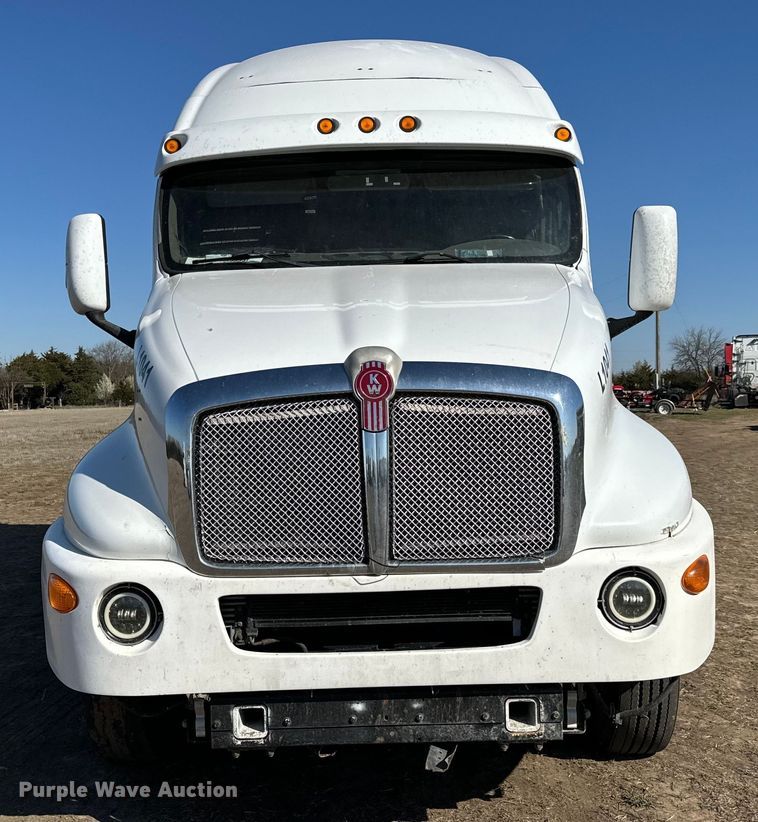 image for item NH9023 2004 Kenworth  T2000 semi truck