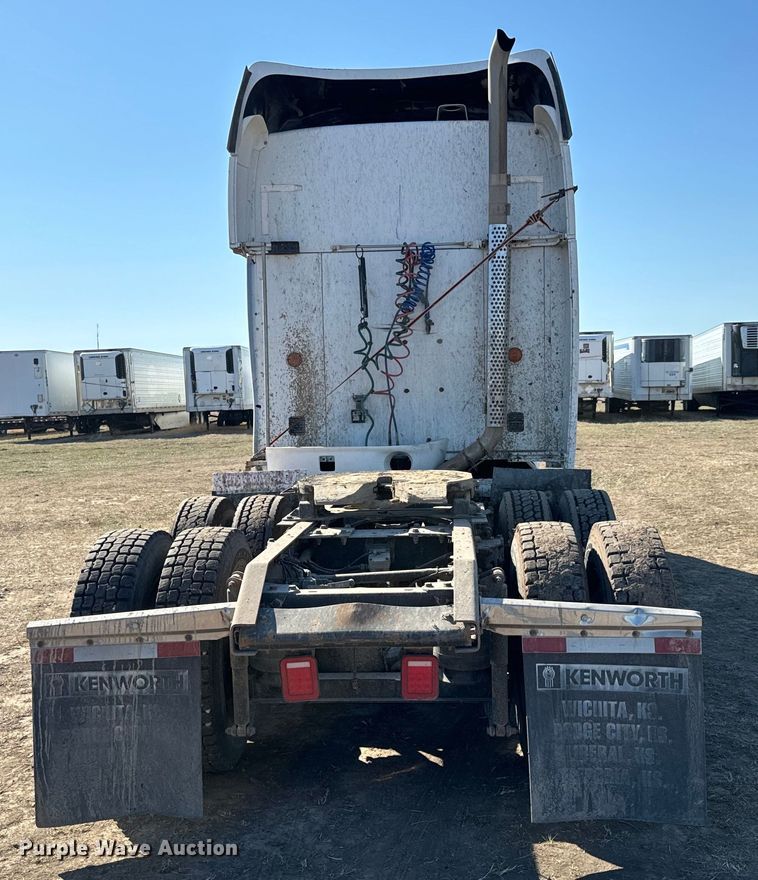 image for item NH9023 2004 Kenworth  T2000 semi truck