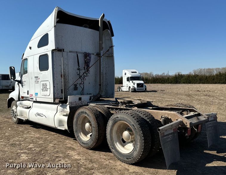 image for item NH9023 2004 Kenworth  T2000 semi truck
