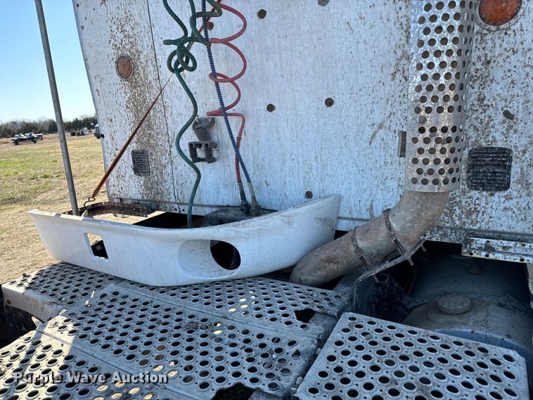 image for item NH9023 2004 Kenworth  T2000 semi truck