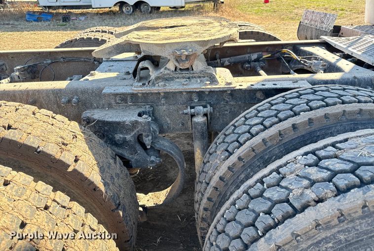 image for item NH9023 2004 Kenworth  T2000 semi truck