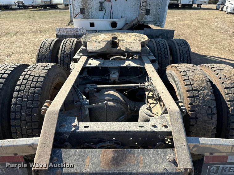 image for item NH9023 2004 Kenworth  T2000 semi truck