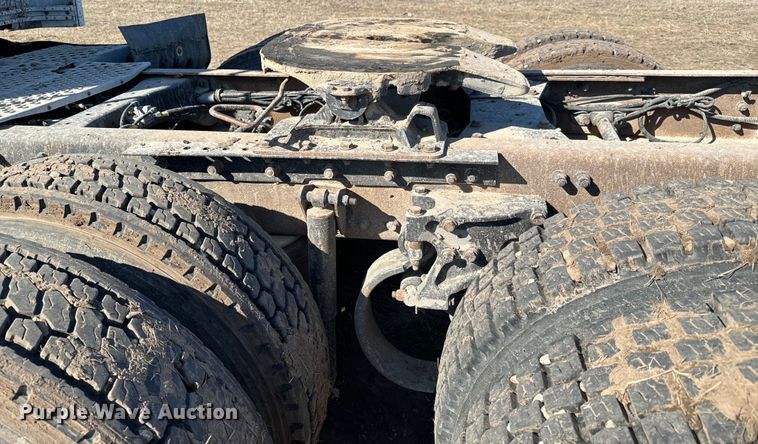 image for item NH9023 2004 Kenworth  T2000 semi truck