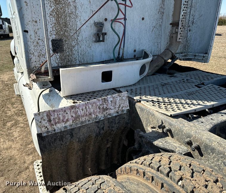 image for item NH9023 2004 Kenworth  T2000 semi truck