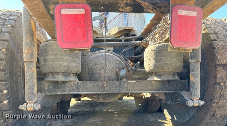 image for item NH9023 2004 Kenworth  T2000 semi truck