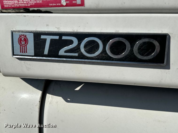 image for item NH9023 2004 Kenworth  T2000 semi truck