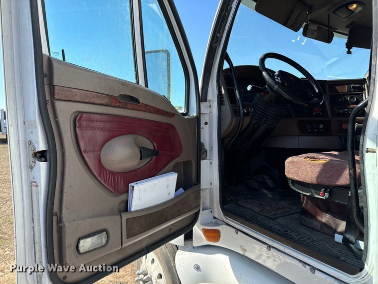 image for item NH9023 2004 Kenworth  T2000 semi truck