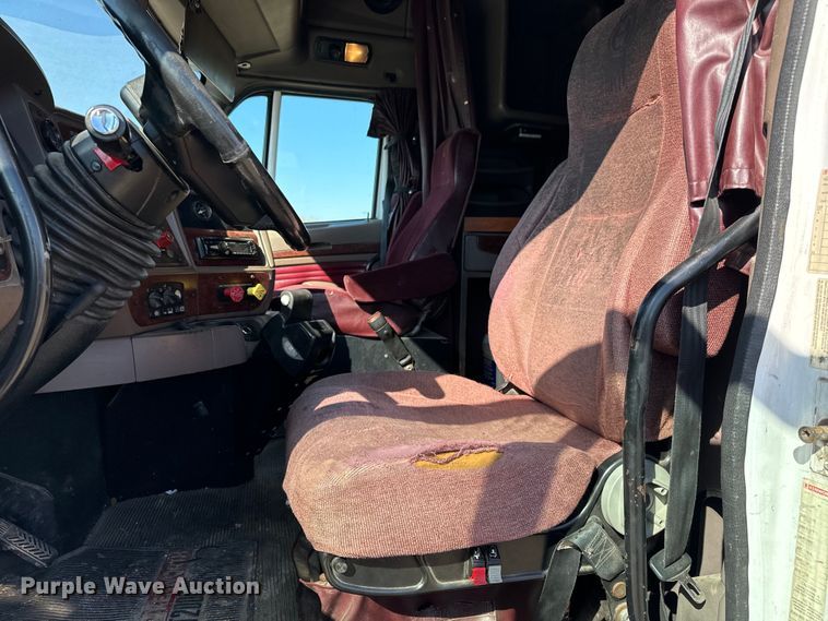 image for item NH9023 2004 Kenworth  T2000 semi truck