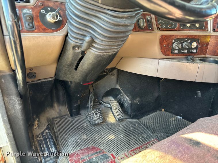 image for item NH9023 2004 Kenworth  T2000 semi truck