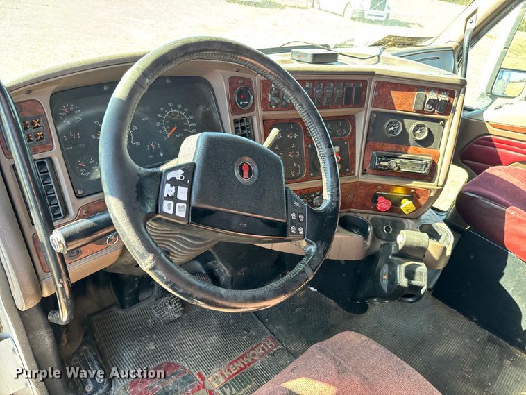 image for item NH9023 2004 Kenworth  T2000 semi truck