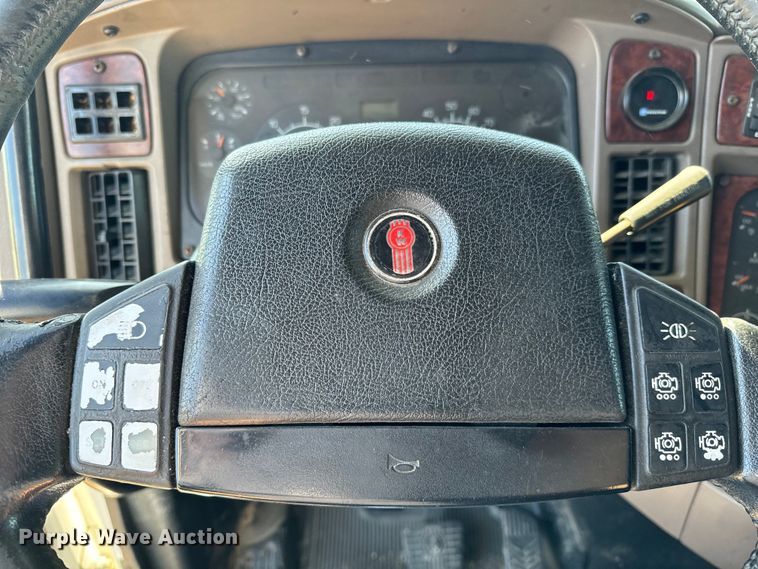 image for item NH9023 2004 Kenworth  T2000 semi truck