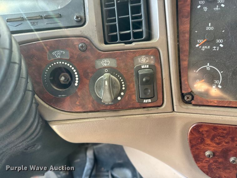 image for item NH9023 2004 Kenworth  T2000 semi truck