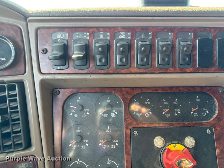 image for item NH9023 2004 Kenworth  T2000 semi truck