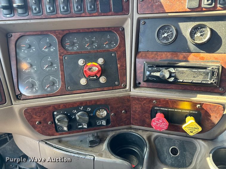 image for item NH9023 2004 Kenworth  T2000 semi truck