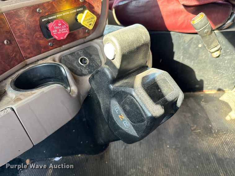 image for item NH9023 2004 Kenworth  T2000 semi truck