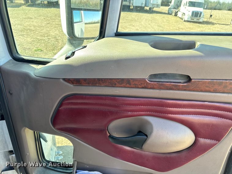 image for item NH9023 2004 Kenworth  T2000 semi truck