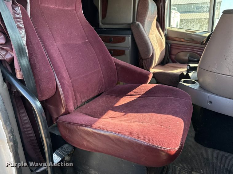 image for item NH9023 2004 Kenworth  T2000 semi truck