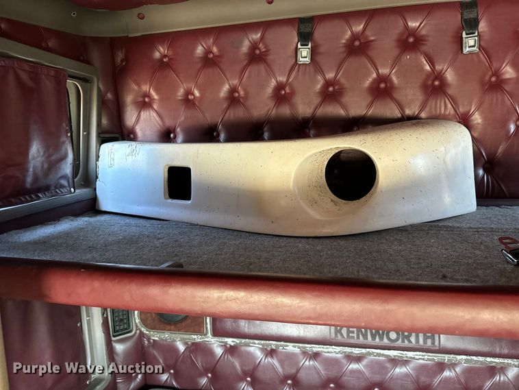 image for item NH9023 2004 Kenworth  T2000 semi truck