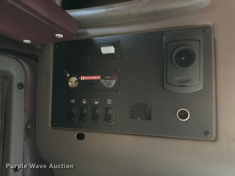 image for item NH9023 2004 Kenworth  T2000 semi truck