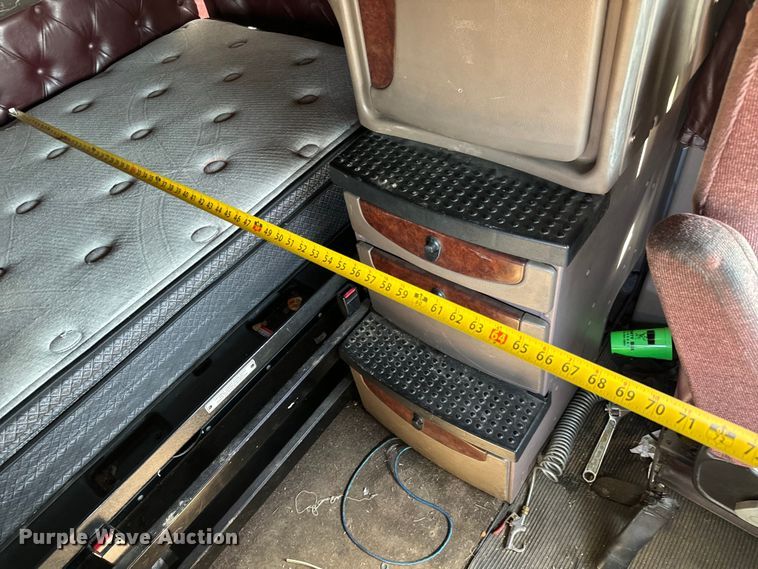 image for item NH9023 2004 Kenworth  T2000 semi truck