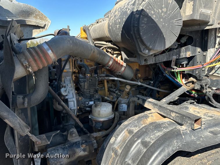 image for item NH9023 2004 Kenworth  T2000 semi truck