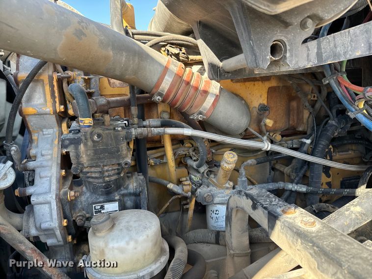 image for item NH9023 2004 Kenworth  T2000 semi truck