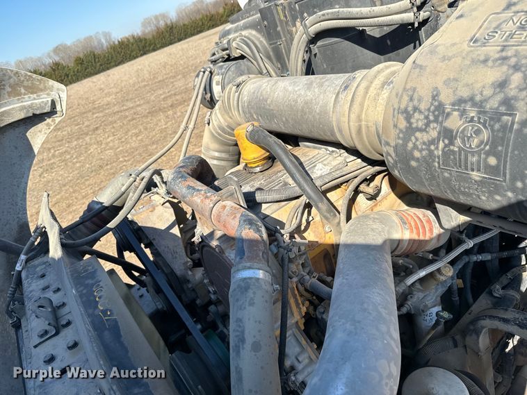 image for item NH9023 2004 Kenworth  T2000 semi truck