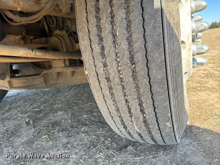 image for item NH9023 2004 Kenworth  T2000 semi truck