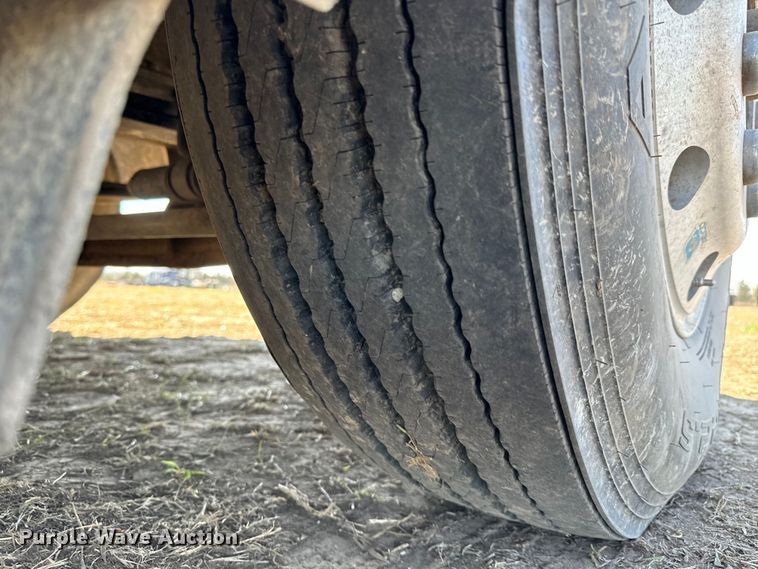 image for item NH9023 2004 Kenworth  T2000 semi truck