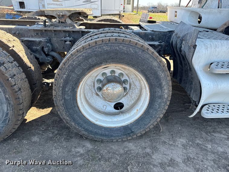 image for item NH9023 2004 Kenworth  T2000 semi truck