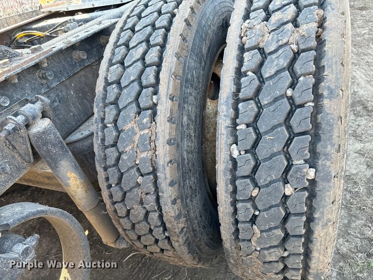 image for item NH9023 2004 Kenworth  T2000 semi truck