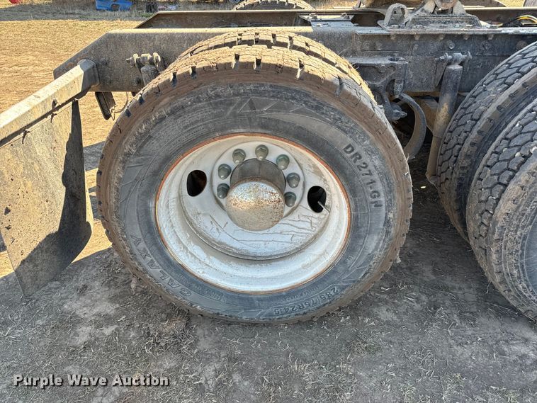 image for item NH9023 2004 Kenworth  T2000 semi truck