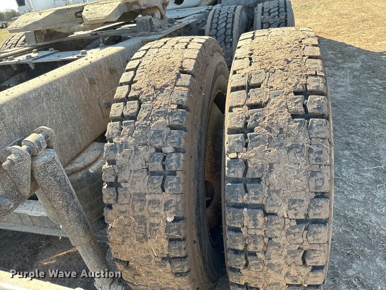 image for item NH9023 2004 Kenworth  T2000 semi truck