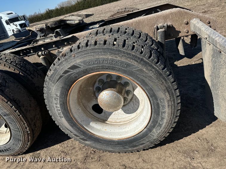 image for item NH9023 2004 Kenworth  T2000 semi truck